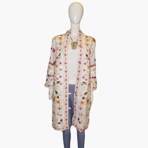 White Embroidered Cape - Picture 1 of 7